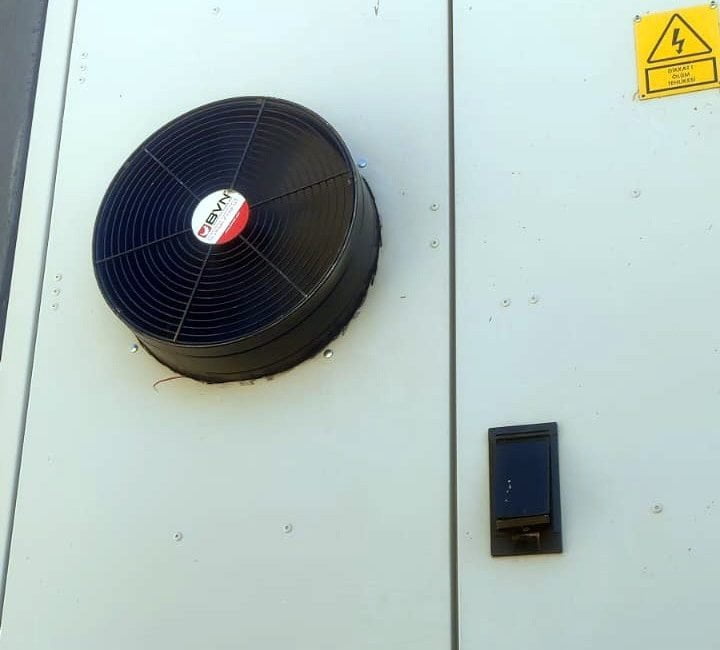 UEDAŞ, yoğun sıcaklıklar nedeniyle enerji yoğunluğu yaşanan bölgelerdeki trafolara fan