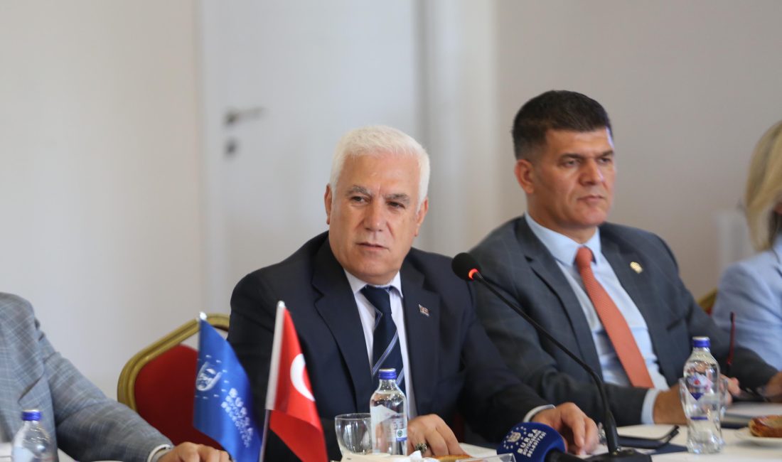 Bursa Büyükşehir Belediye Başkanı Mustafa Bozbey, turizm paydaşlarıyla bir araya