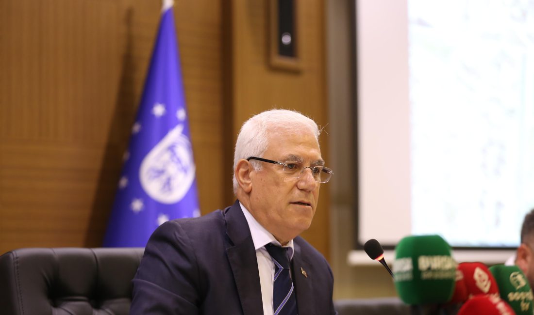 Bursa Büyükşehir Belediye Başkanı Mustafa Bozbey, kentsel dönüşüm çalışmalarının içerisinde