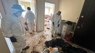 Bursa'nın Nilüfer ilçesinde, Yüzüncüyıl Mahallesi'ndeki bir evden iki kamyon dolusu