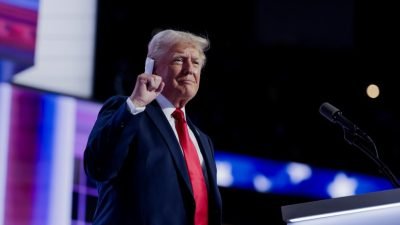 ABD’li Senatör Ron Johnson, ABD Başkan Adayı Donald Trump’a yönelik