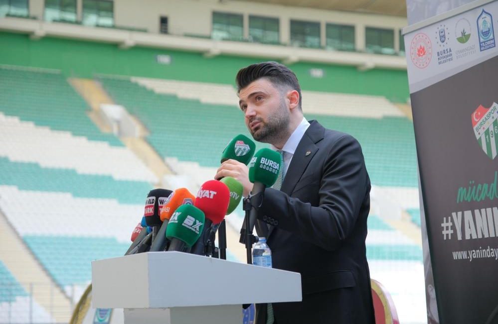 Bursaspor Başkanı Enes Çelik, "İki aydır her şeyi bırakarak, maddi
