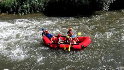 Bursa'da Kocasu Çayı'nda rafting yapan dağcıların heyecan dolu anları nefesleri