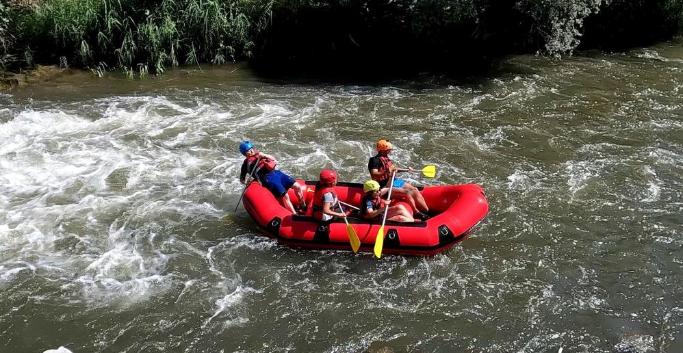 Bursa'da Kocasu Çayı'nda rafting yapan dağcıların heyecan dolu anları nefesleri