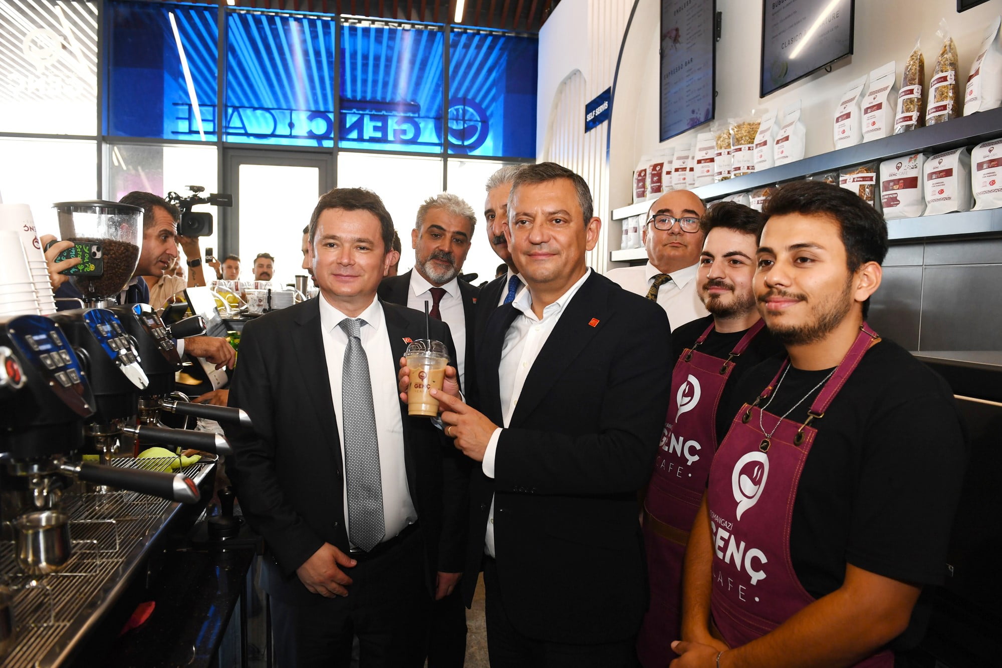 Bursa'da Özgür Özel Fırtınası 2 AW255328 01