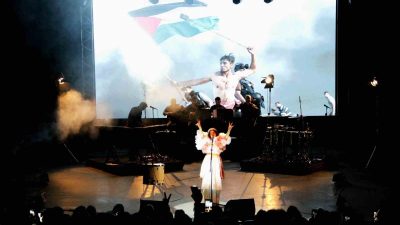 DÜNYA MÜZİĞİNİN EN GÜÇLÜ SESLERİNDEN BİRİ OLAN TUNUSLU SANATÇI EMEL