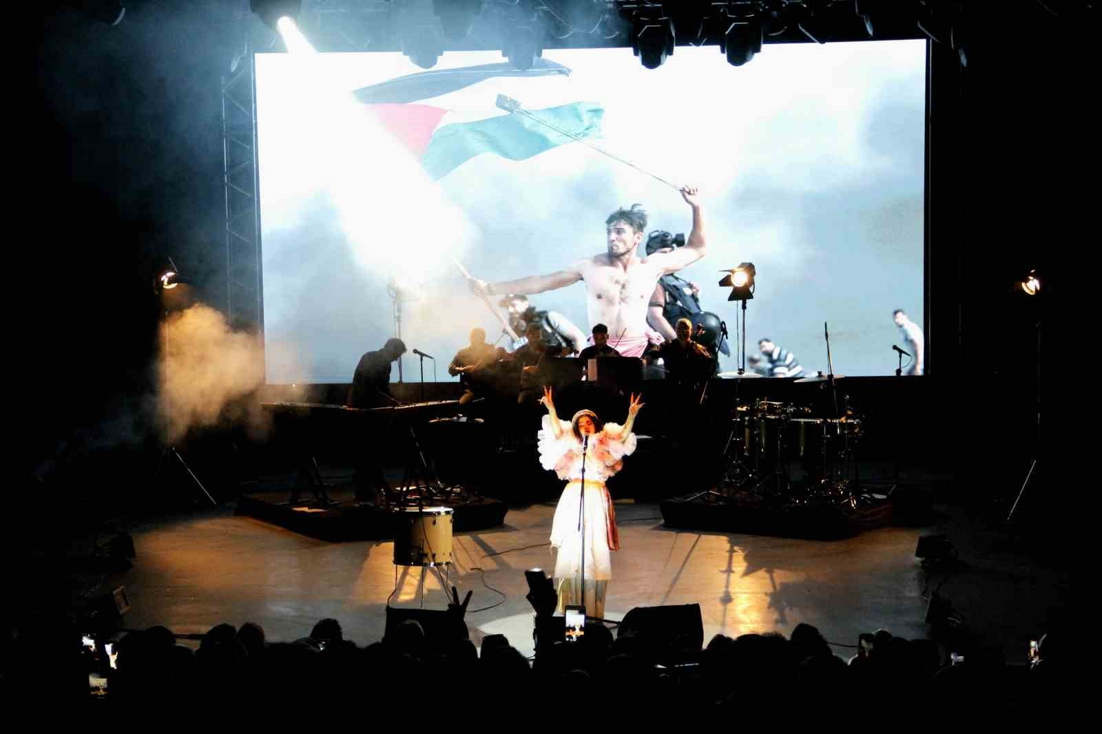 dunya barisinin simge ismi mathlouthi bursa festivalinde 13602b9