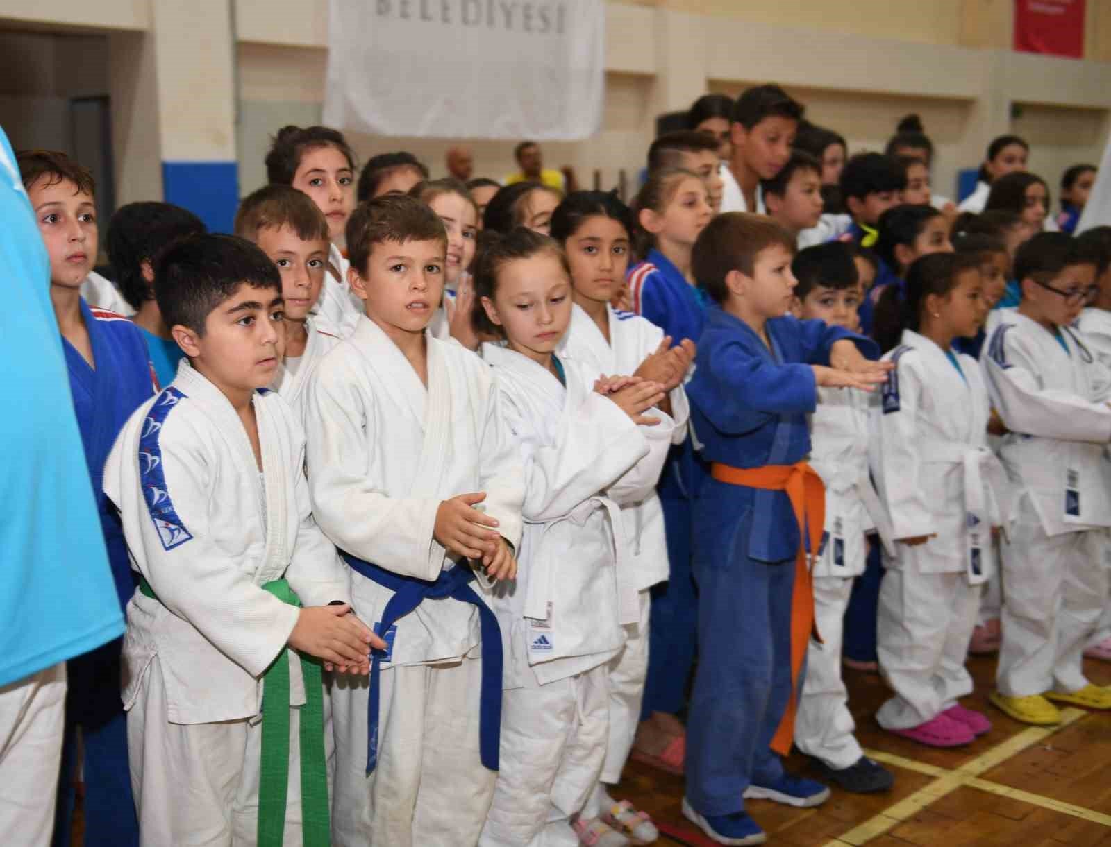 genc judo ve taekwondocular sertifikalarini aldi 135b436