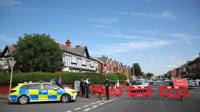 İNGİLTERE’DEKİ BIÇAKLI SALDIRIDA YARALANAN 2 ÇOCUK HAYATINI KAYBETTİ