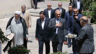 İRAN’DA 14’ÜNCÜ DÖNEM CUMHURBAŞKANLIĞI SEÇİMLERİNDE OYLARIN YÜZDE 53.7’SİNİ ALARAK CUMHURBAŞKANI