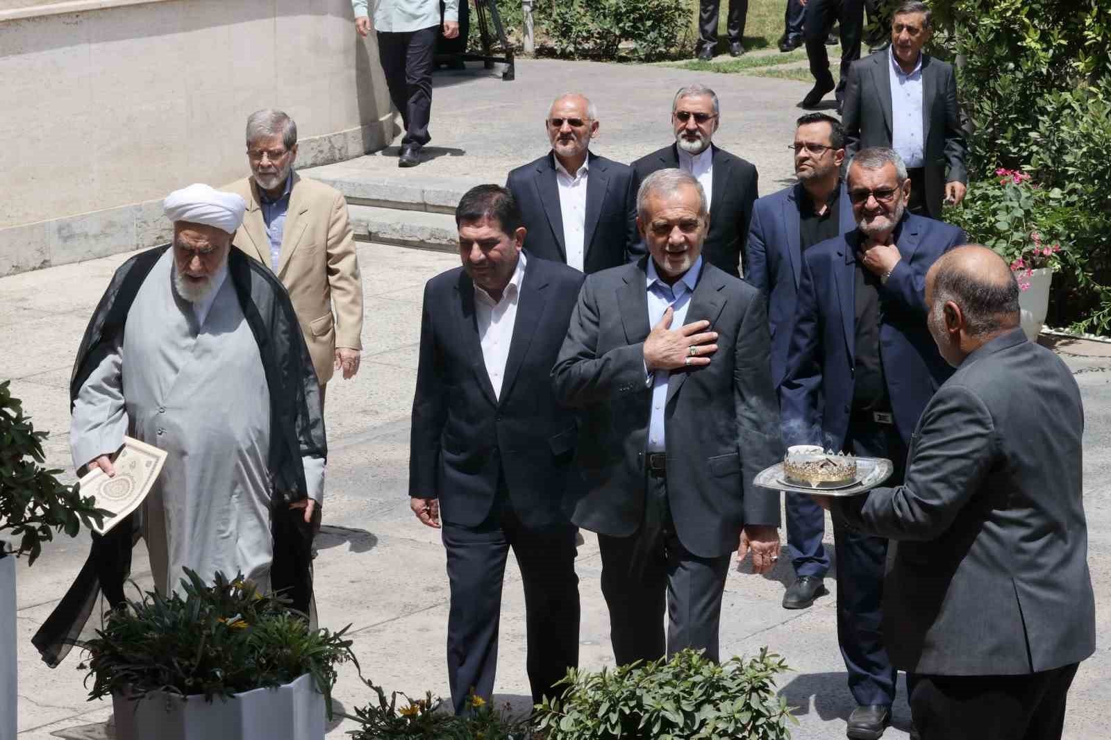 iranin yeni cumhurbaskani pezeskiyan mazbatasini aldi 49a23f6