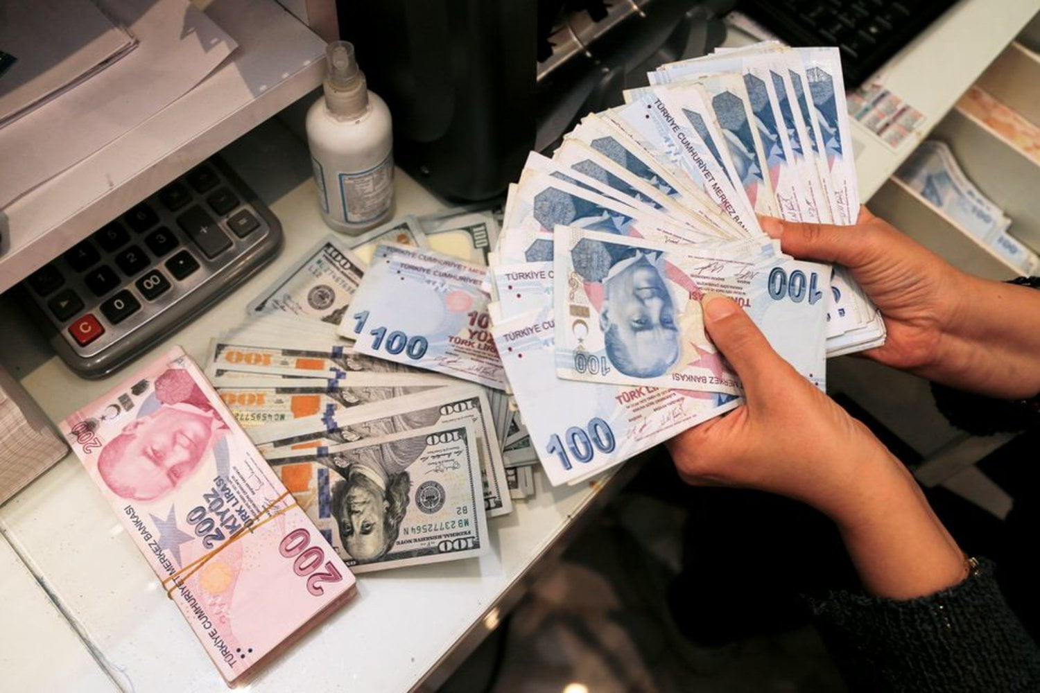 Merkez Bankası'nın faizi yüzde 50 düzeyinde tutmasıyla birlikte bankalar da