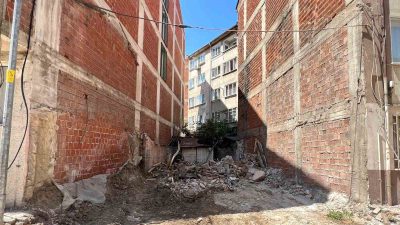 İnegöl beledi̇yesi̇, planli ve sağlikli yapilaşma amaciyla tehli̇ke arz eden