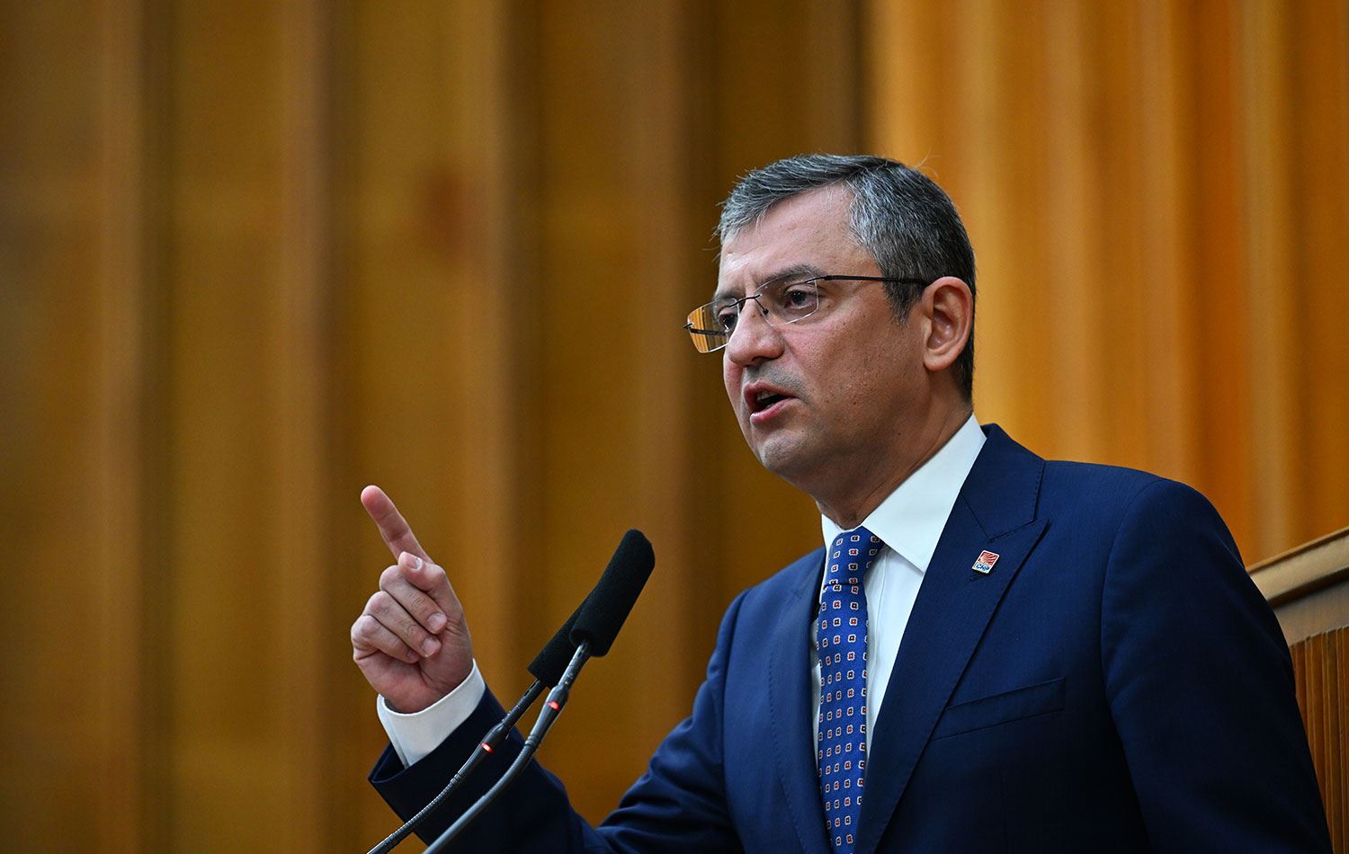 CHP Yıldırım İlçe Başkanlığının üye katılım töreninde rozet takmak üzere