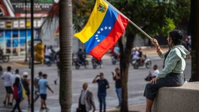 VENEZUELA'DA MUHALEFET DESTEKÇİLERİNİN NİCOLAS MADURO'NUN YENİDEN DEVLET BAŞKANI SEÇİLMESİNİN ARDINDAN