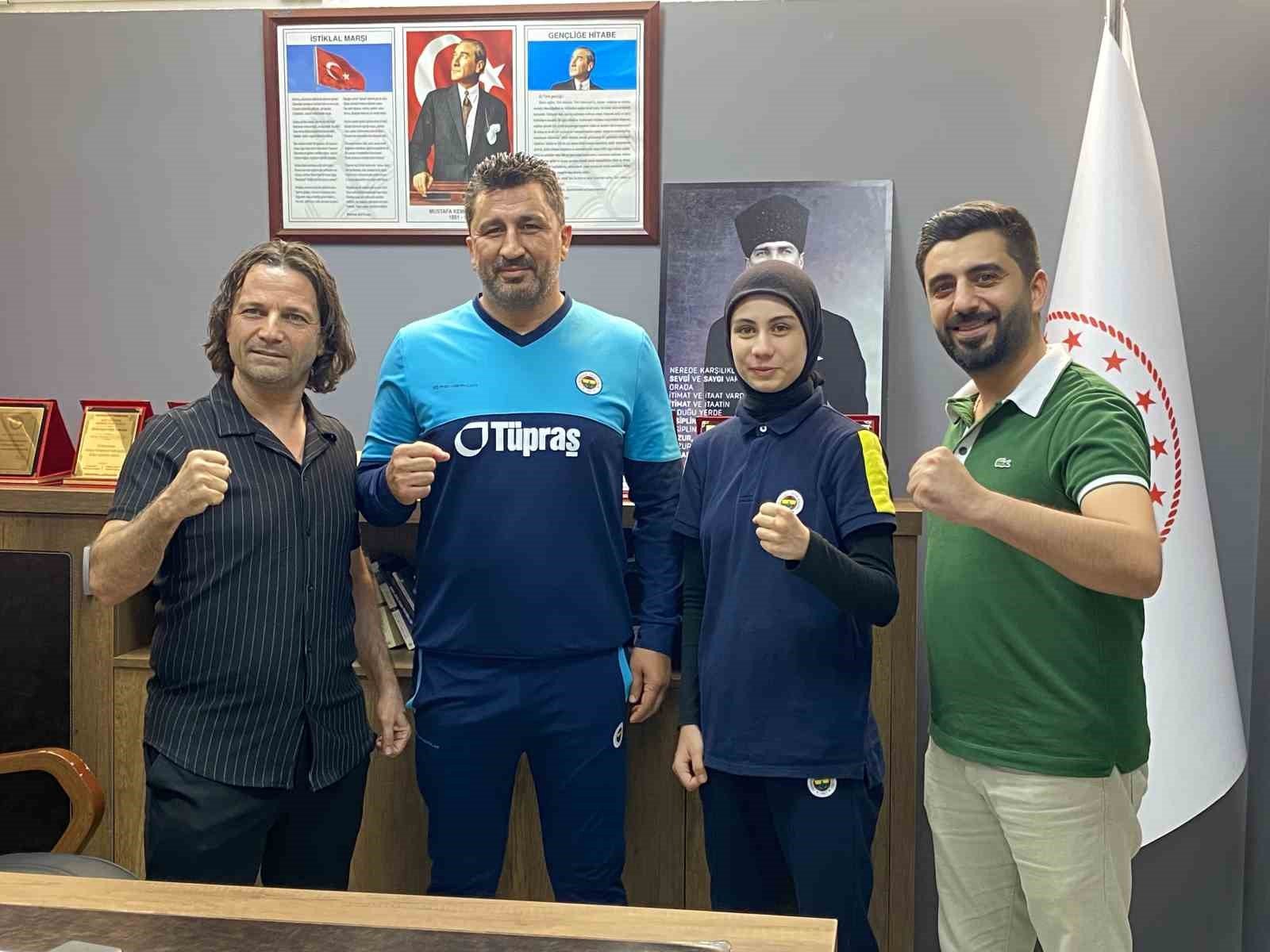 15 yasinda genc boksor azra nur cetin fenerbahceye transfer oldu 6f114c2