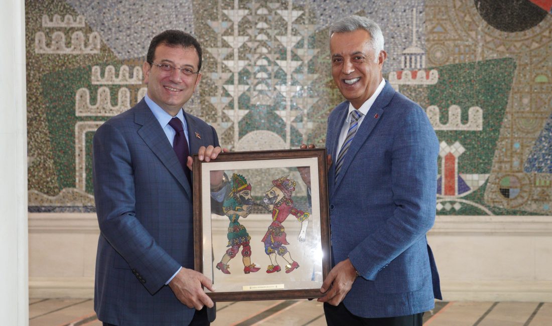 Bursa Büyükşehir Belediyesi Genel Sekreter Yardımcısı Mehmet Yıldız ve beraberindeki