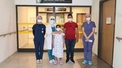 GÜNEŞ PANELİYLE OYUN OYNAMAK İSTEYEN KIZ ÇOCUĞU YANDI!