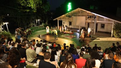 NİLÜFER BELEDİYESİ KENT TİYATROSU, ORMANDAKİ KULÜBE YAZ SEZONU'NU "BİR KUMARBAZIN