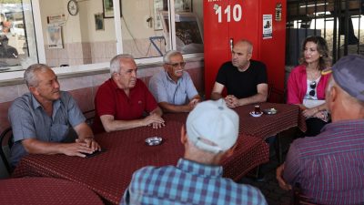 Nilüfer Belediye Başkanı Şadi Özdemir, ziyaret ettiği Ayvaköy’de, mahalle sakinlerine