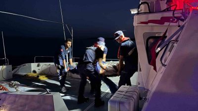 ÇANAKKALE’NİN BOZCAADA İLÇESİNDE RAHATSIZLANAN BİR VATANDAŞIN TIBBİ TAHLİYESİ SAHİL GÜVENLİK