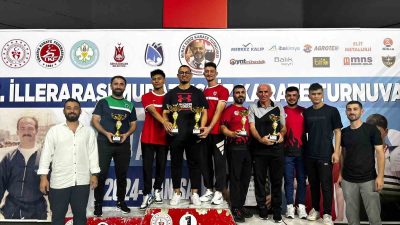 Manisa’da yapılan 3. Murat Eşsiz İller Arası Karate Şampiyonası’nda Bursa