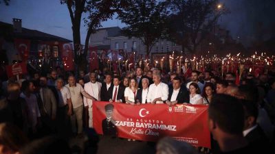 BURSA'DA BİNLERCE KİŞİ 30 AĞUSTOS ZAFERİ'NİN YILDÖNÜMÜNDE FENER ALAYINDA BULUŞTU,