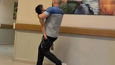 BURSA’DA BALKONDAN DÜŞEN 5 YAŞINDAKİ ÇOCUK AĞIR YARALANDI