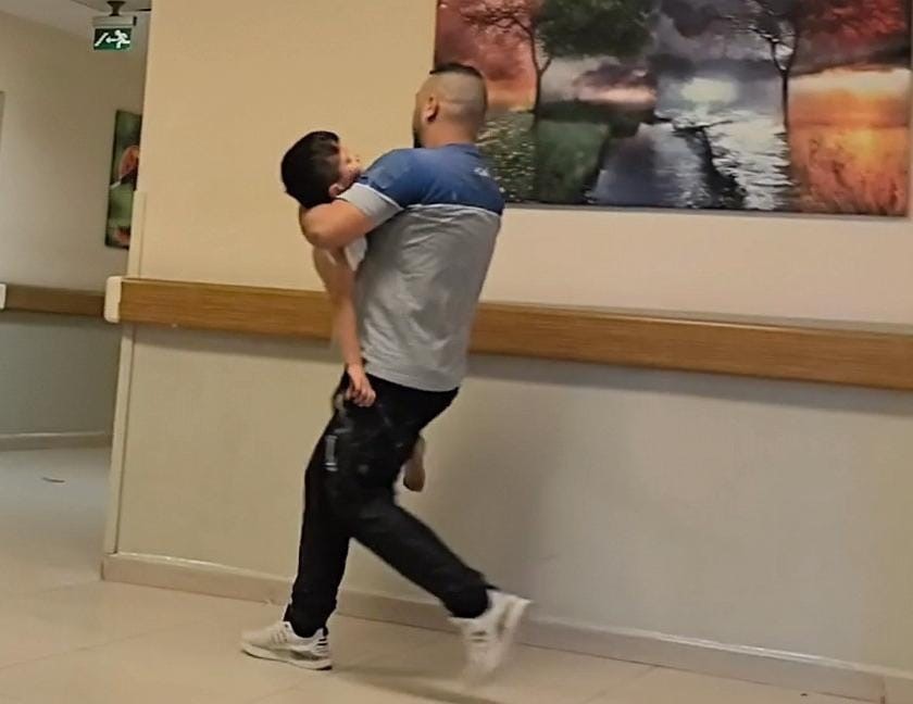 BURSA’DA BALKONDAN DÜŞEN 5 YAŞINDAKİ ÇOCUK AĞIR YARALANDI