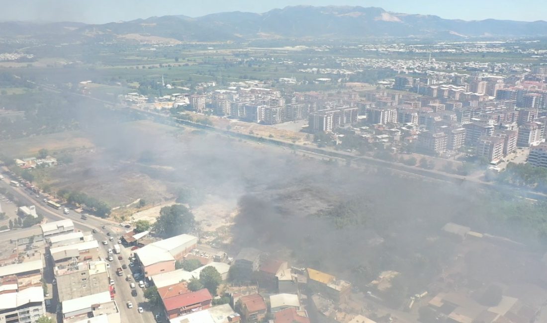 BURSA'DA OTLUK ALANDA ÇIKAN VE KISA SÜREDE BÜYÜYEN YANGIN, EKİPLERİN