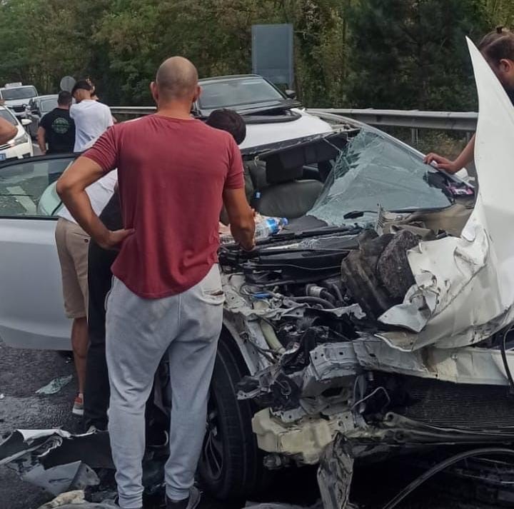 Bursada Otomobi̇l Kamyona Arkadan Çarptı: 1İ Ağır, 2 Yaralı 2 bursada otomobil kamyona arkadan carpti 1i agir 2 yarali 0380ca3