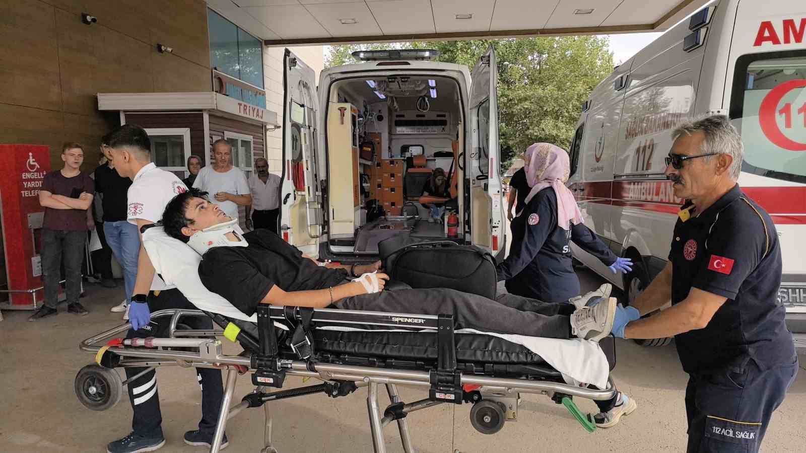 Bursada Otomobi̇l Kamyona Arkadan Çarptı: 1İ Ağır, 2 Yaralı 3 bursada otomobil kamyona arkadan carpti 1i agir 2 yarali 9ab730f