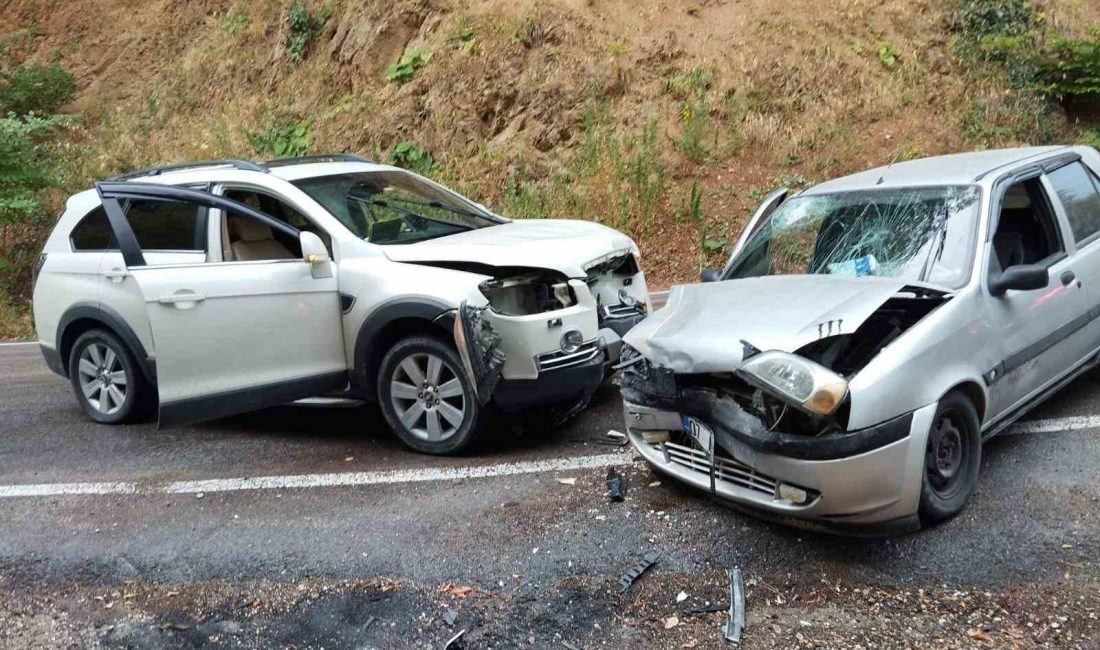 BURSA'NIN İNEGÖL İLÇESİNDE MEYDANA GELEN KAZADA CİP İLE OTOMOBİL KAFA