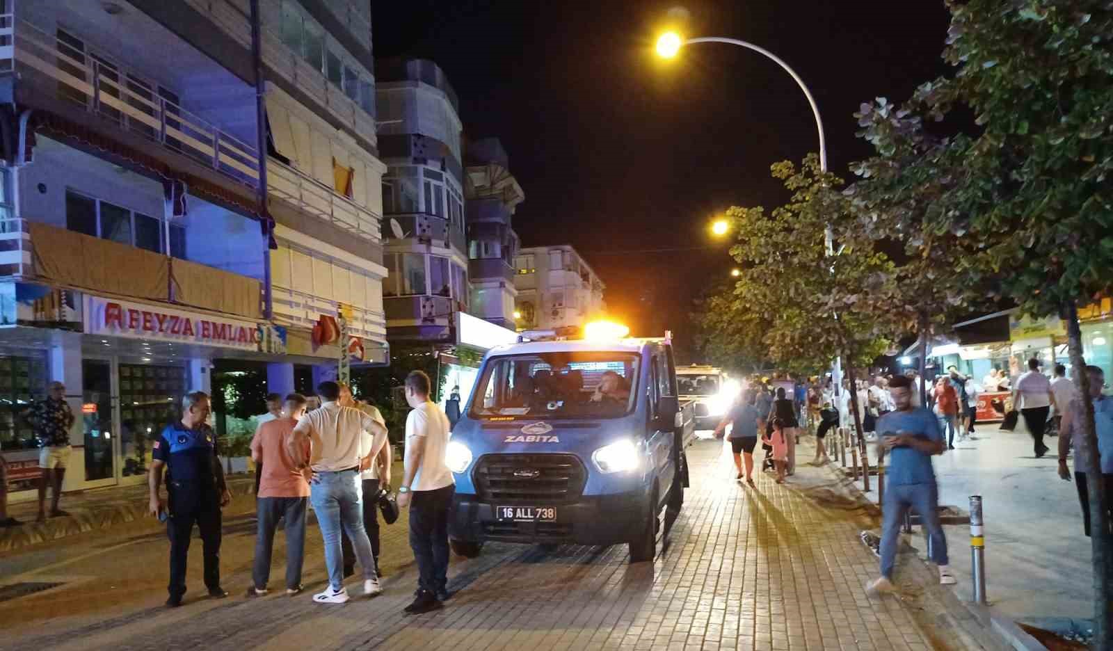 Bursa Büyükşehir Belediyesi Zabıta Dairesi Başkanlığı ekipleri, Gemlik Kumla sahilinde