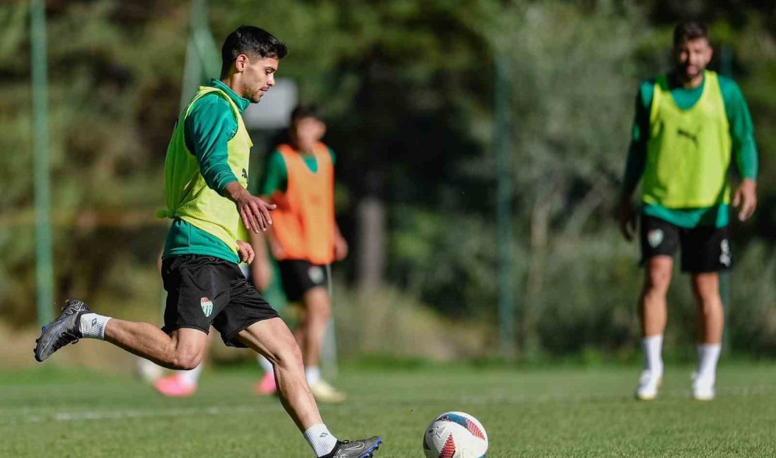 Bursaspor’da yeni sezon hazırlıkları devam ediyor. Yeşil-beyazlılar dünkü antrenman maçından