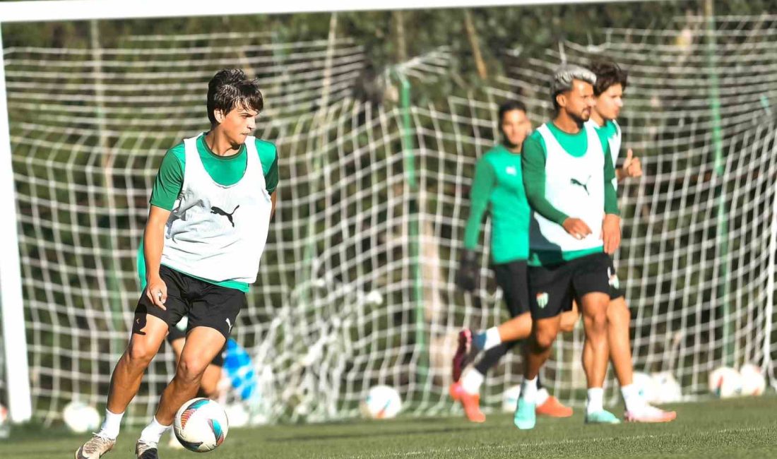 Kamp çalışmalarına Bolu’da devam eden Bursaspor, bugün taktik idman gerçekleştirdi.