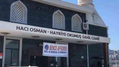 Gemlik'te Sahil Camii din görevlisinin hazırladığı afiş, halktan yoğun ilgi