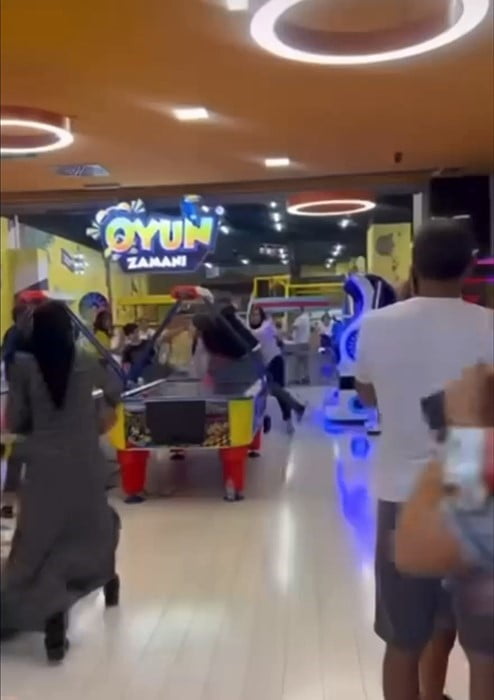 cocuklarini oyun parkina goturen aileler birbirine girdi 120f0a8