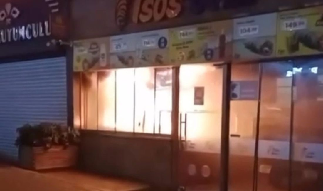 DÖNERCİ DÜKKANI ALEV ALEV YANDI, BİNA SAKİNLERİ PANİK DOLU ANLAR