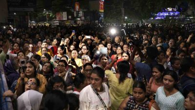HİNDİSTAN’DA STAJYER DOKTOR CİNSEL SALDIRININ ARDINDAN ÖLDÜRÜLDÜ, SOKAKLAR KARIŞTI