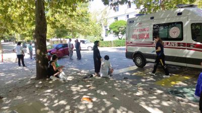 ORHANGAZİ ŞEHİR MERKEZİNDE MEYDANA GELEN TRAFİK KAZASINDA KAVŞAKTAN YOLA ÇIKMAYA