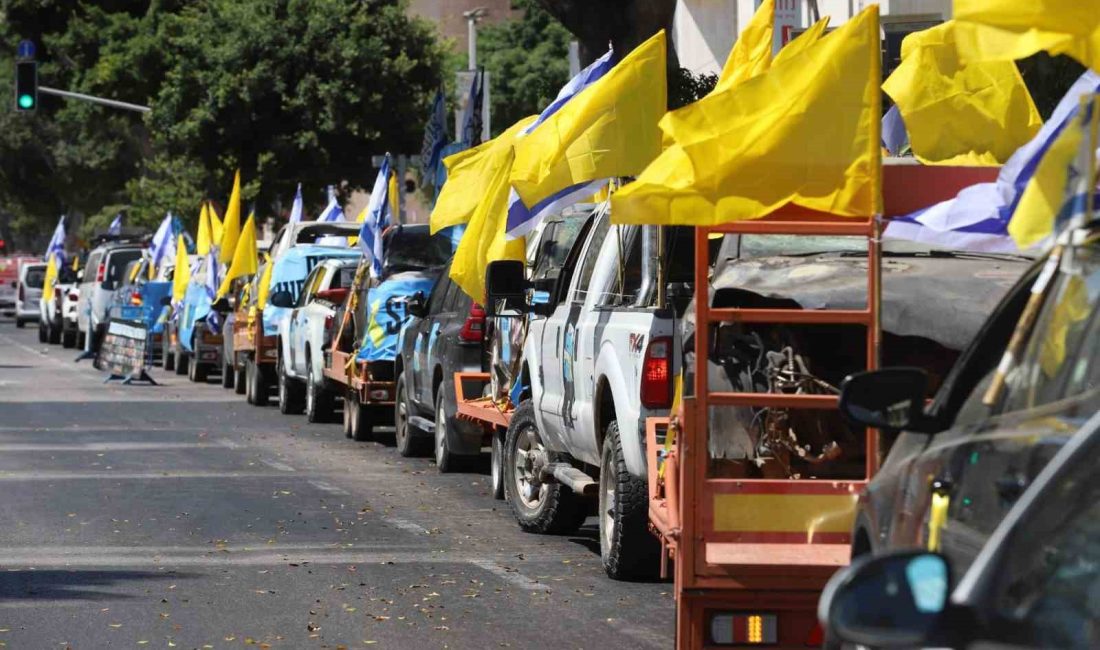 İSRAİL’DE ESİR YAKINLARINDAN KONVOYLU PROTESTO