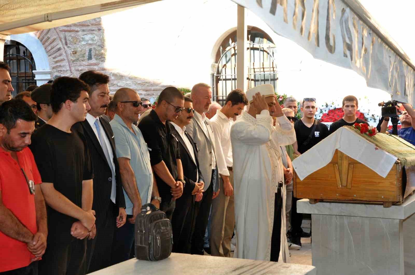 kalp krizi geciren karacabey belediye baskan yardimcisi son yolculuguna ugurlandi d44e550