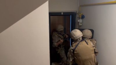 ‘KASTEN ÖLDÜRME' SUÇUYLA ARANAN ŞÜPHELİ ÖZEL HAREKAT BASKINIYLA BÖYLE YAKALANDI,