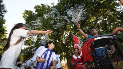 ‘Köyümüzde Şenlik Var’ projesi ile ilçenin kırsal mahallelerini müzik, dans