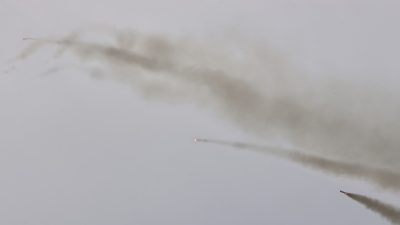 KUZEY KORE LİDERİ KİM JONG-UN, 240 MİLİMETRELİK ÇOKLU ROKETATAR SİSTEMİNİN