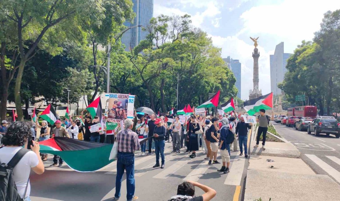 MEKSİKA’NIN BAŞKENTİ MEXİCO CİTY’DE YÜZLERCE KİŞİ İSRAİL KARŞITI PROTESTO İÇİN