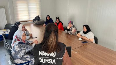 NARKOTİK POLİSLERİ VATANDAŞLARI BİLGİLENDİRDİ