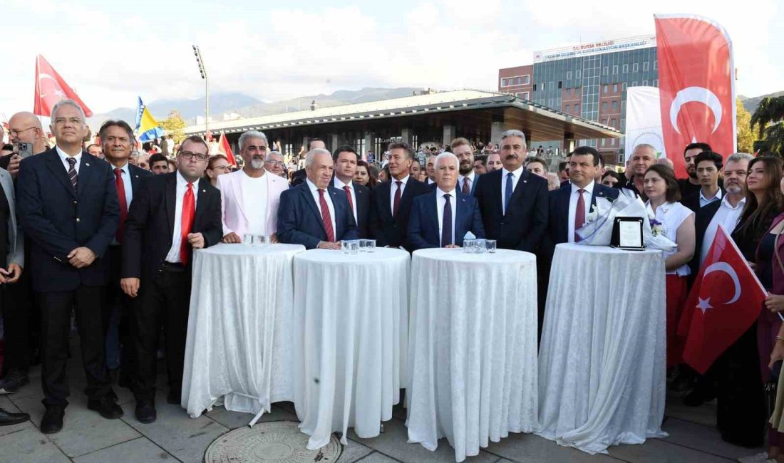 OSMANGAZİ BELEDİYESİ ZAFER BAYRAMI’NI ATATÜRK ANITI İLE TAÇLANDIRDI