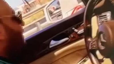 BURSA'DA ARAÇTAN OTOMATİK TABANCAYLA HAVAYA ATEŞ AÇIP, O ANLARI SOSYAL